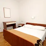 8765f Apartamento Jelsa (Hvar)